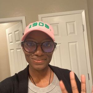 Meet your Posher, Fayola